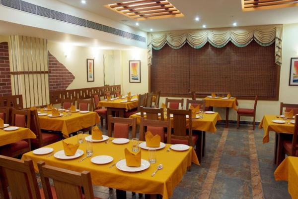 P R Pride Inn Puducherry Exterior foto